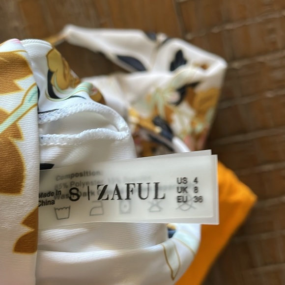 Bikini - Picture 4 of 4